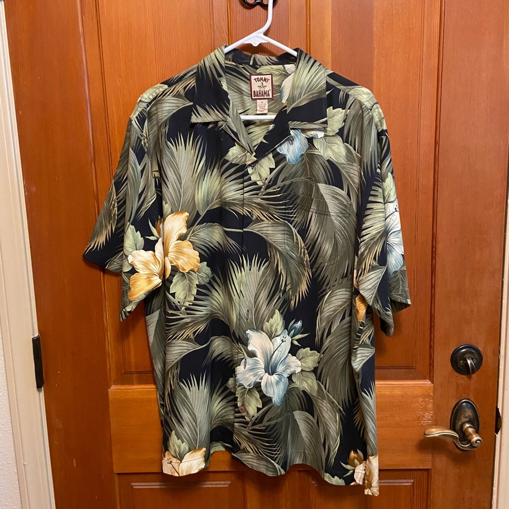 Vintage Tommy Bahama size M silk shirt